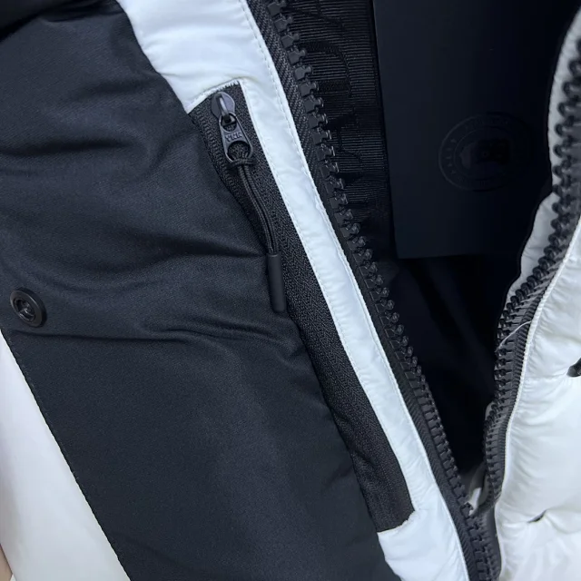 Canada Goose Down Jackets Hooded puffer product detail image 4