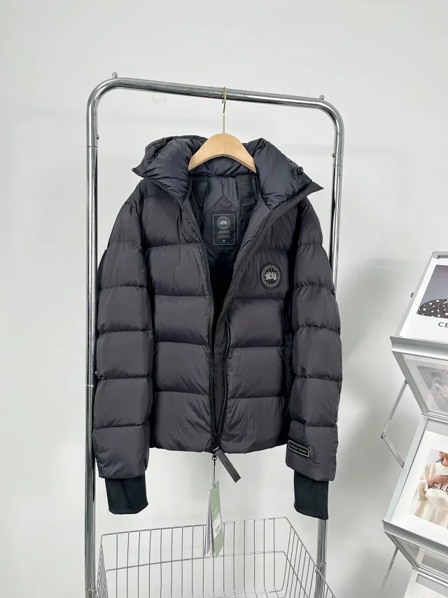 Canada Goose Down Jackets Hooded puffer product detail image 13