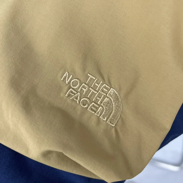 The North Face Jackets Multi-pocket hooded jacket product detail image 23