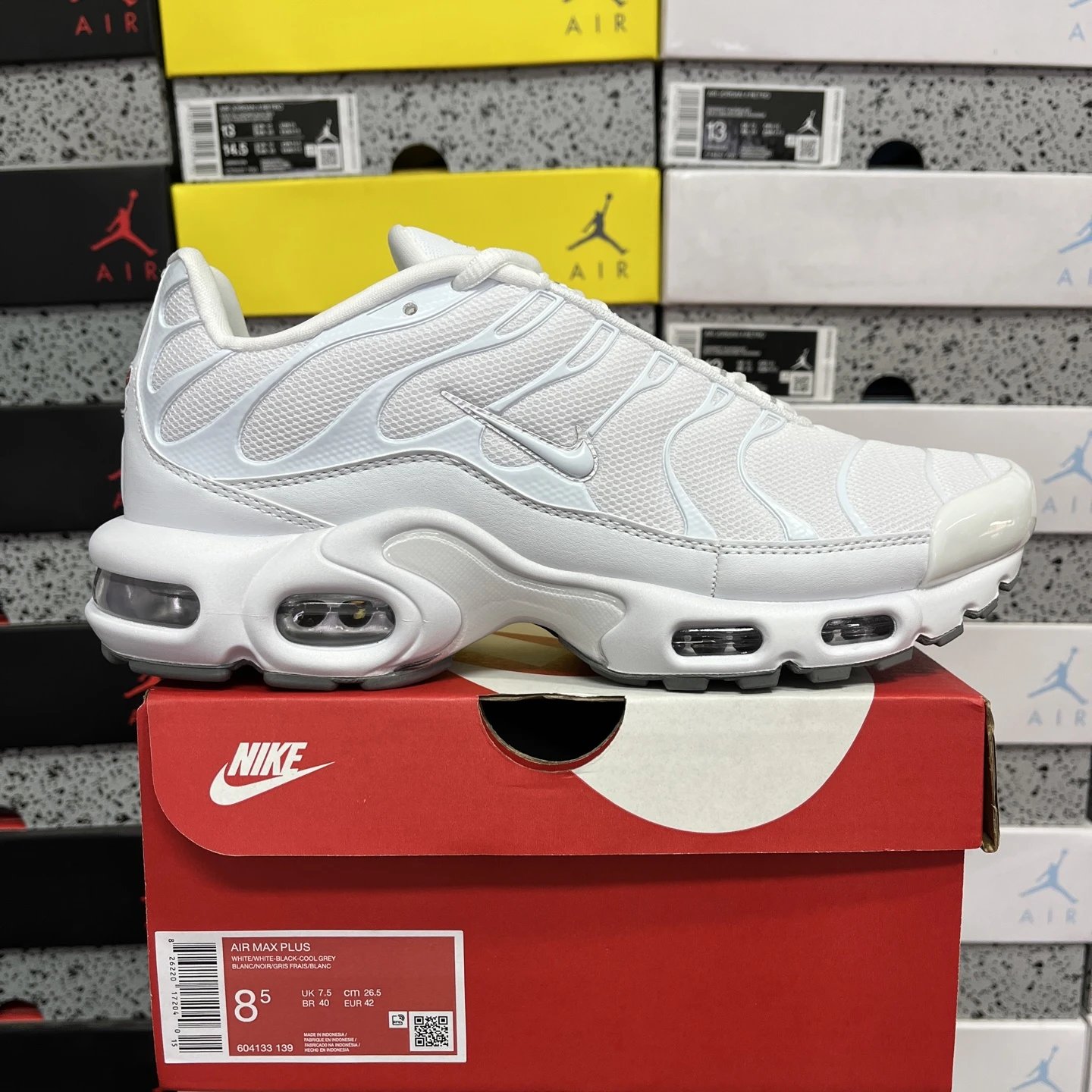 All White 604133-139