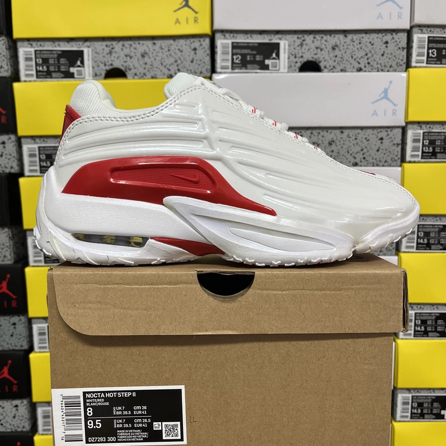 White and red DZ7293-300