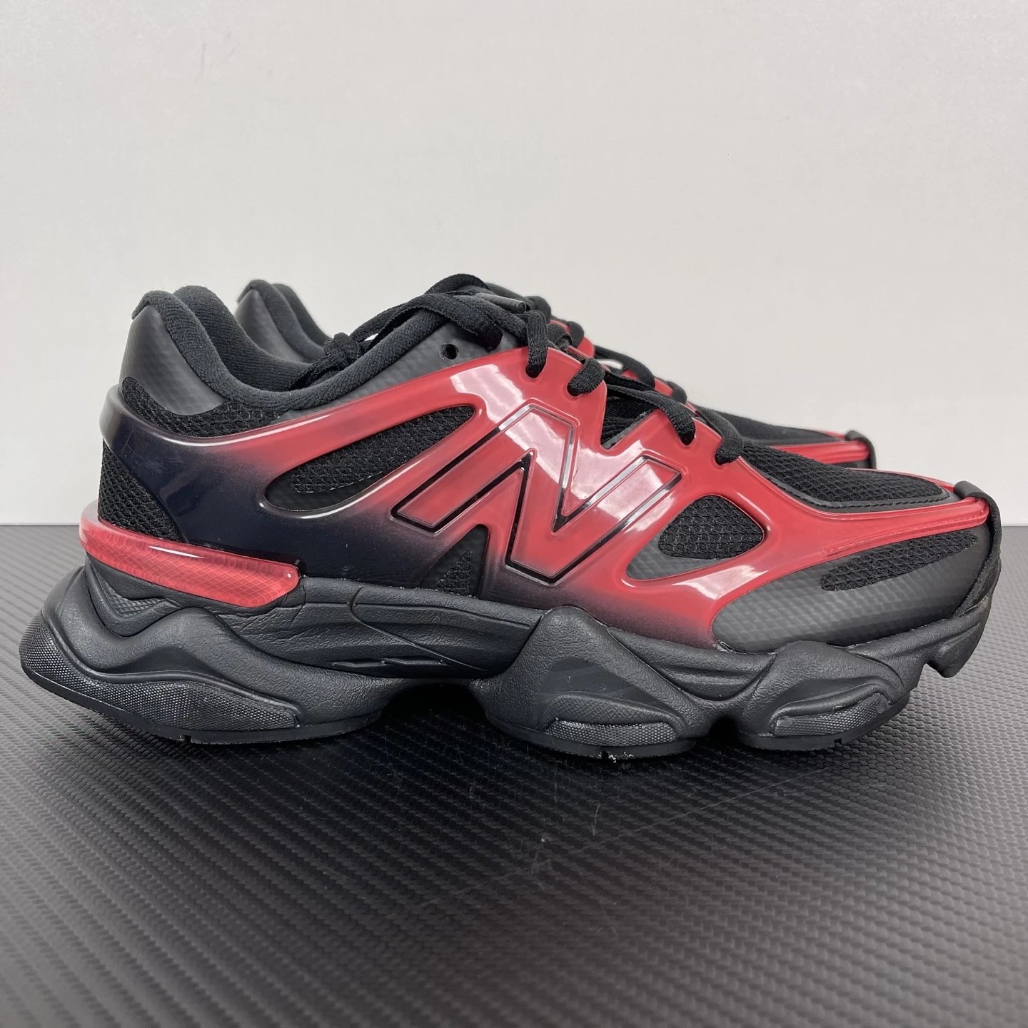 Black Red U9060IDZ