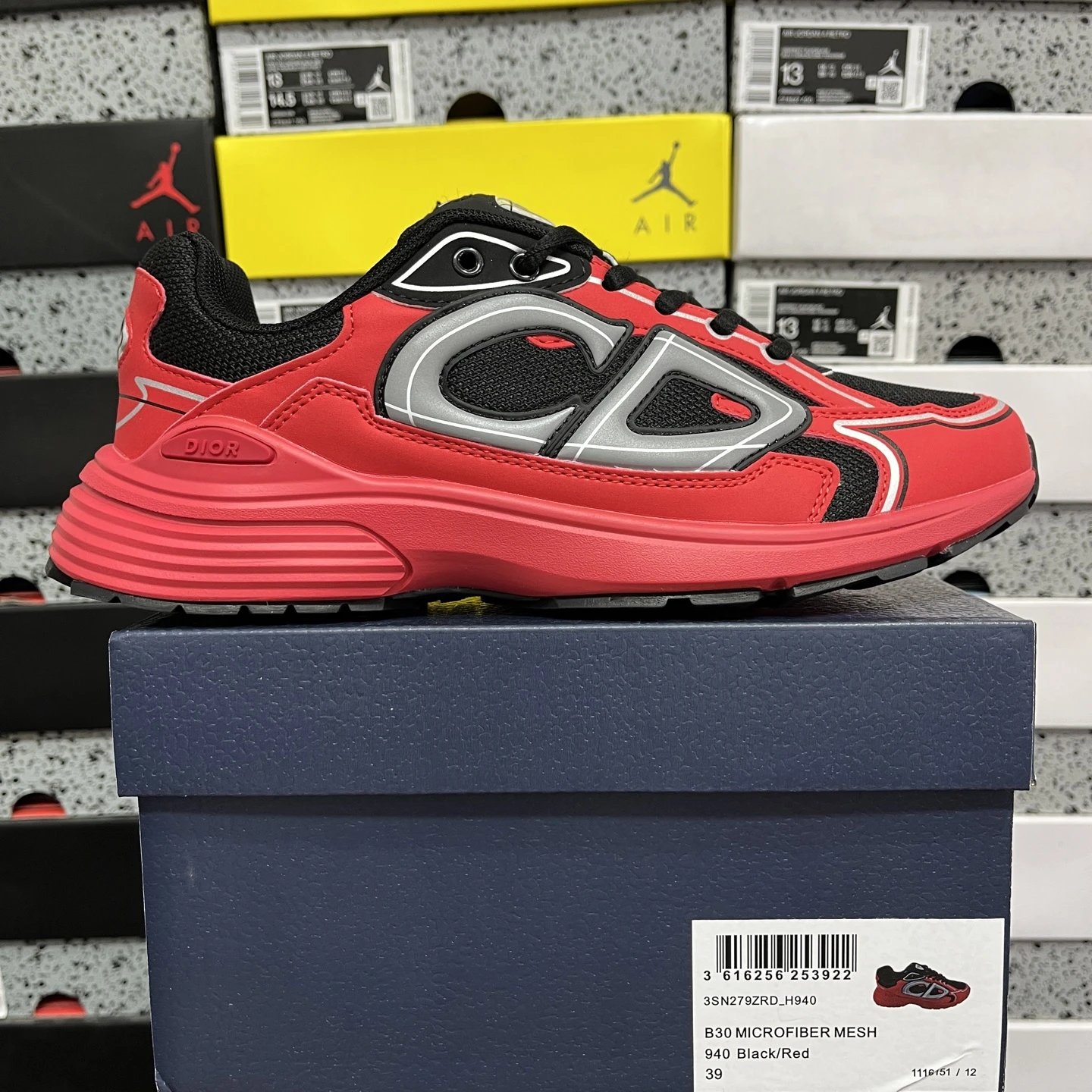 Red and Black H940