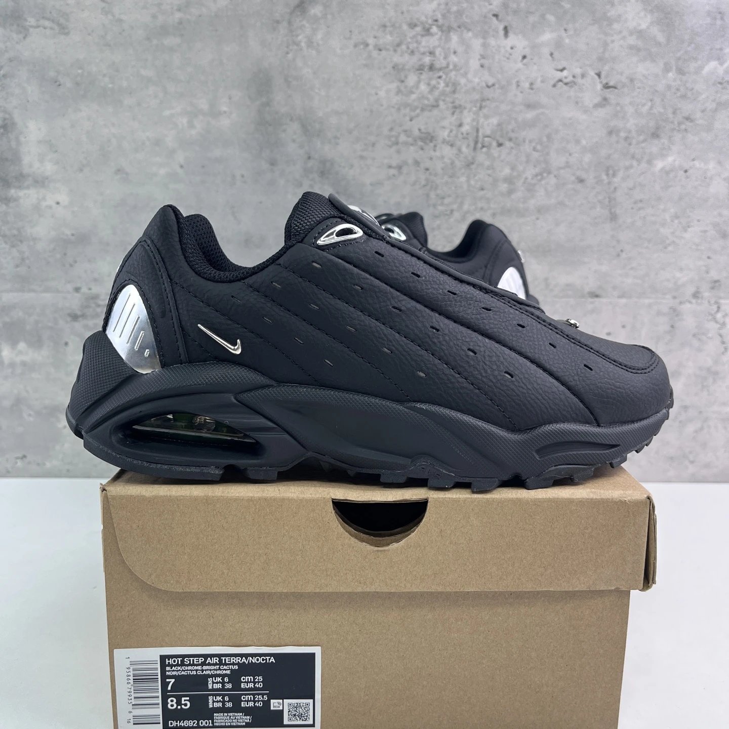 All black DH4692-001