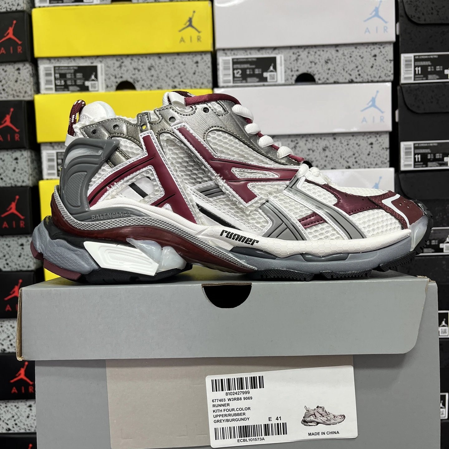 7.0 White Grey Red 9069