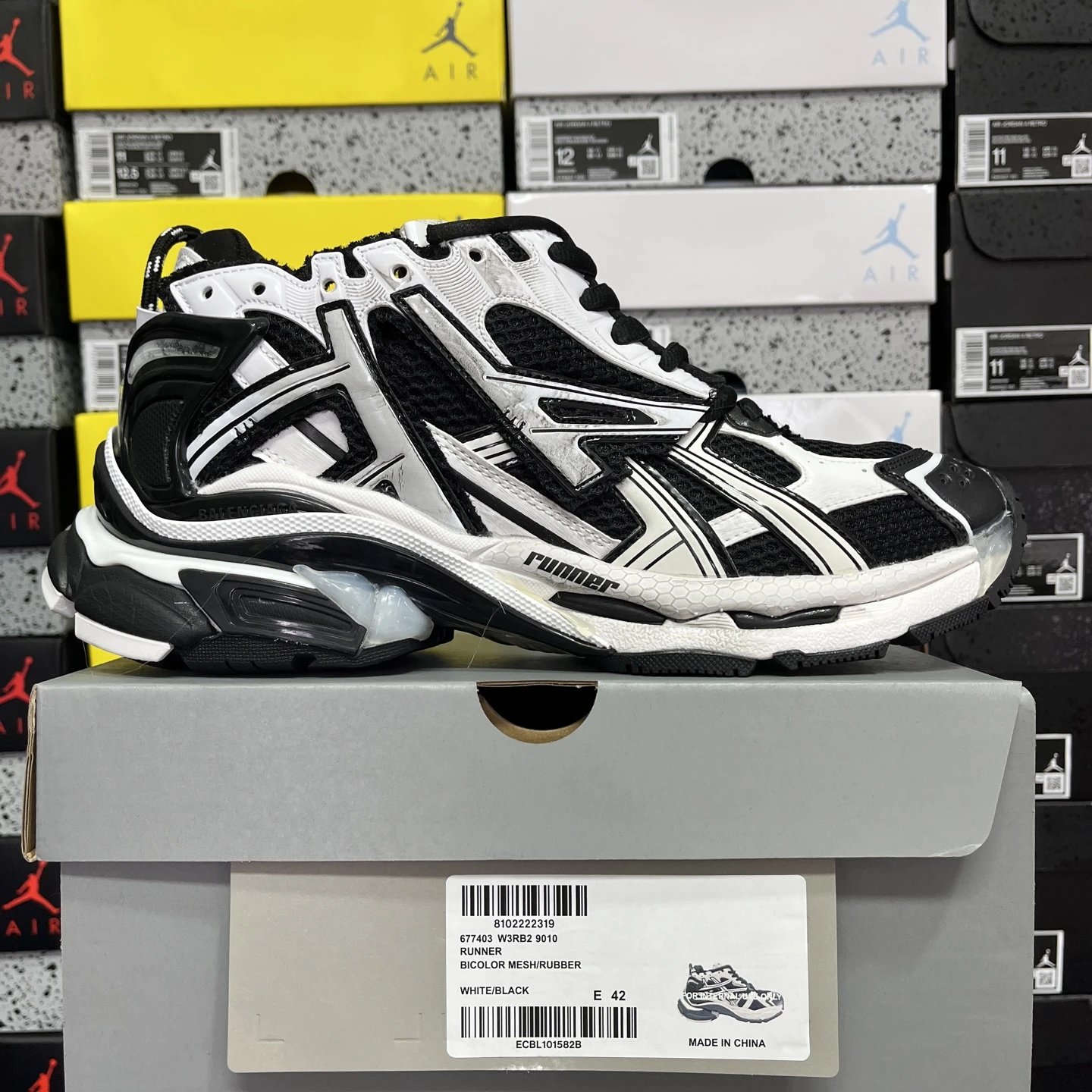 7.0 Black White 9010