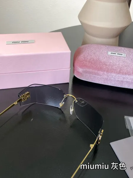 Chanel Black Acetate Cat-Eye Sunglasses with CC Chain Detail - 35