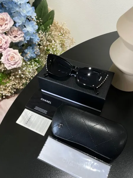 Chanel Black Acetate Cat-Eye Sunglasses with CC Chain Detail - 10
