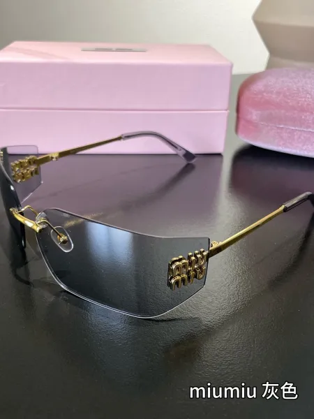Chanel Black Acetate Cat-Eye Sunglasses with CC Chain Detail - 36