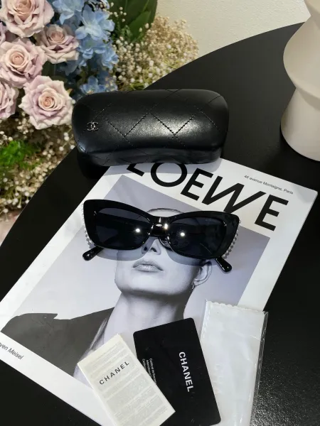 Chanel Black Acetate Cat-Eye Sunglasses with CC Chain Detail - 3
