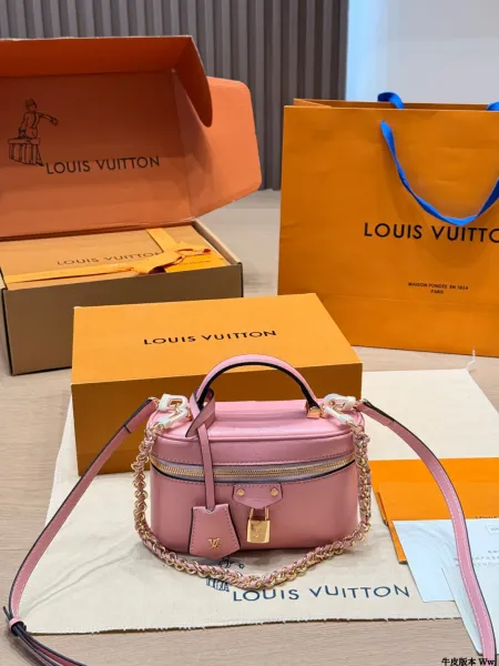 Louis Vuitton Boîte Chapeau Souple Pink Epi Leather Chain Bag Shoulder Bags - 1