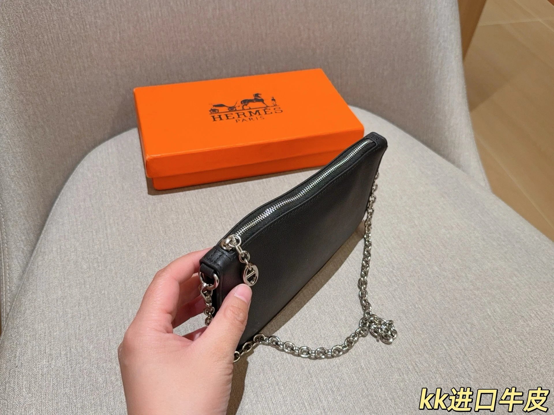 Hermès Mini Évelyne Chain Wallet in White Taurillon Leather Clutches - 26