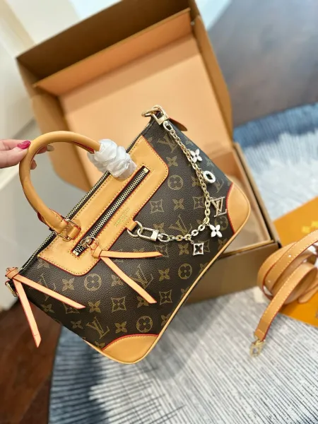 Louis Vuitton Twist MM Black Monogram Empreinte Leather Handbag - 7