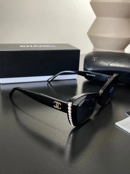 Chanel Black Acetate Cat-Eye Sunglasses with CC Chain Detail - 7