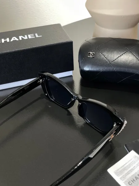 Chanel Black Acetate Cat-Eye Sunglasses with CC Chain Detail - 8