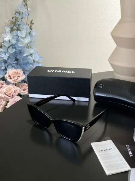 Chanel Pearl-Trimmed Cat-Eye Sunglasses Black - 1