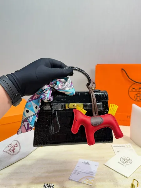 Hermès Kelly Mini Shiny Black Crocodile Leather Handbag with Rodeo Charm - 1