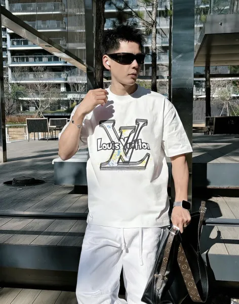 Louis Vuitton LV Graffiti Print White T-Shirt - 1