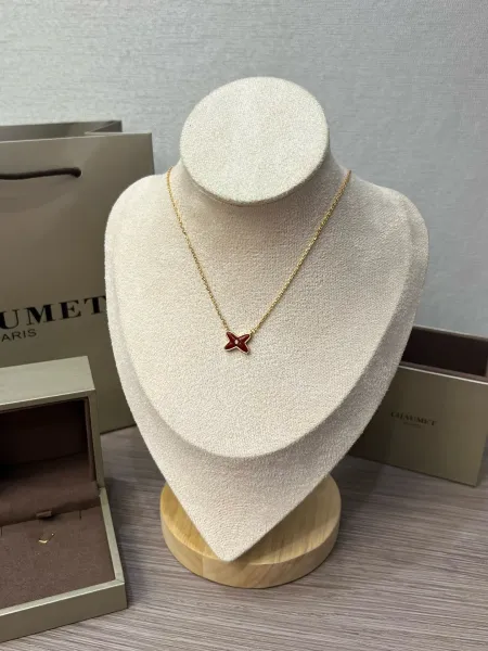 Van Cleef & Arpels Alhambra Four-Leaf Clover Bracelet Gold with Red Jasper Jewelry - 19