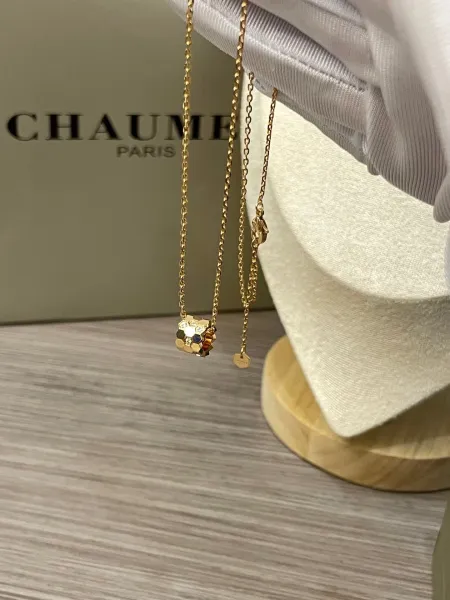 Van Cleef & Arpels Alhambra Four-Leaf Clover Bracelet Gold with Red Jasper Jewelry - 9