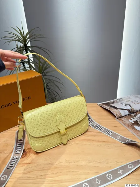 Chanel Deauville Tote Black Crocodile-Embossed Patent Leather Handbag Tote Bag - 22