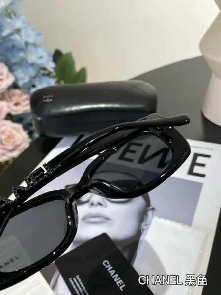 Chanel Black Acetate Cat-Eye Sunglasses with CC Chain Detail - 26