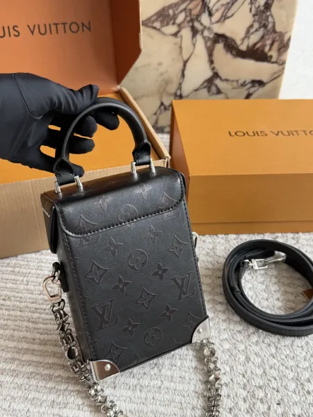 Chanel Mini Vanity Bag Beige Suede and Black Quilted Leather Handbag - 18