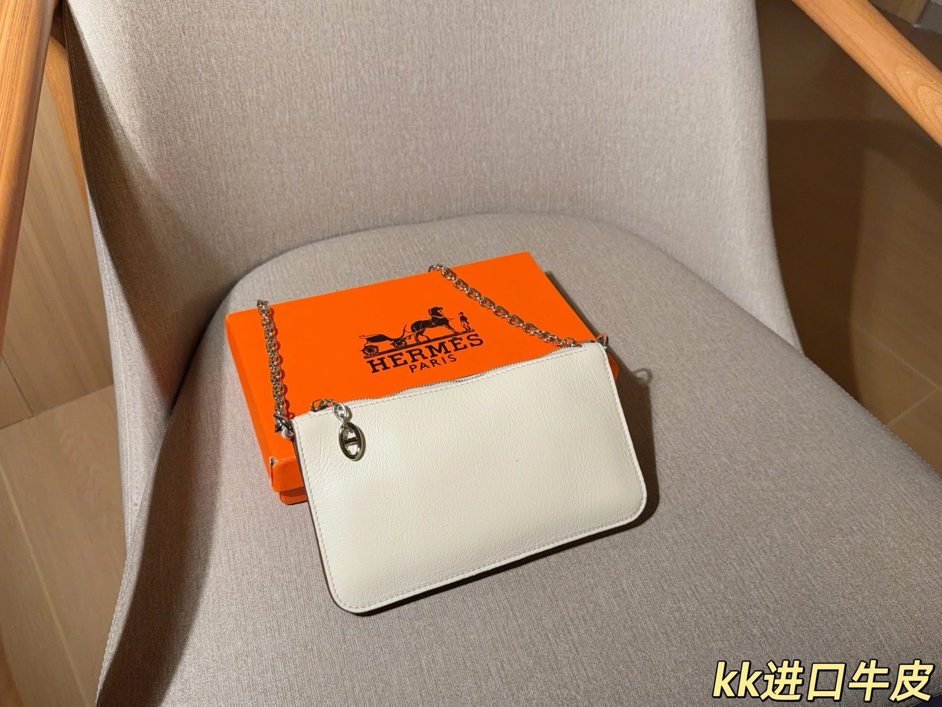 Hermès Mini Évelyne Chain Wallet in White Taurillon Leather Clutches - 14
