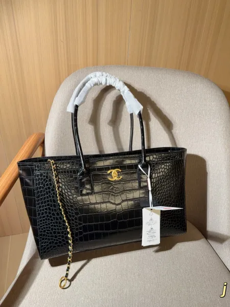 Chanel Deauville Tote Black Crocodile-Embossed Patent Leather Handbag Tote Bag - 2