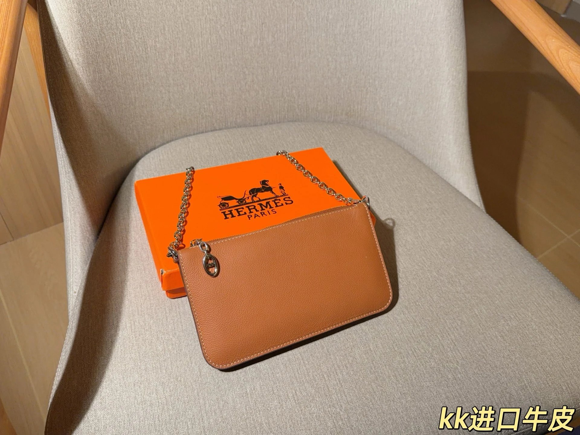 Hermès Mini Évelyne Chain Wallet in White Taurillon Leather Clutches - 5