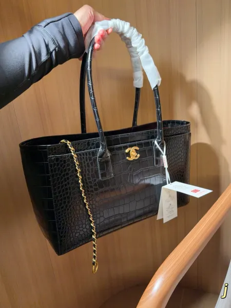 Chanel Deauville Tote Black Crocodile-Embossed Patent Leather Handbag Tote Bag - 4