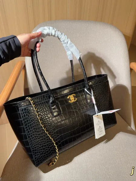 Chanel Deauville Tote Black Crocodile-Embossed Patent Leather Handbag Tote Bag - 3