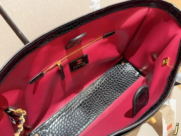 Chanel Deauville Tote Black Crocodile-Embossed Patent Leather Handbag Tote Bag - 10