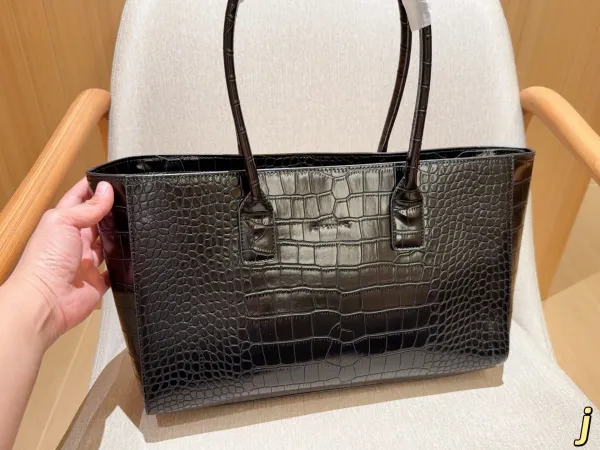Chanel Deauville Tote Black Crocodile-Embossed Patent Leather Handbag Tote Bag - 5