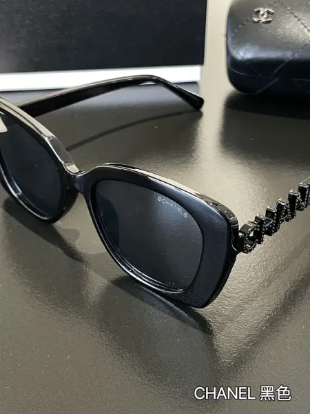 Chanel Black Acetate Cat-Eye Sunglasses with CC Chain Detail - 23
