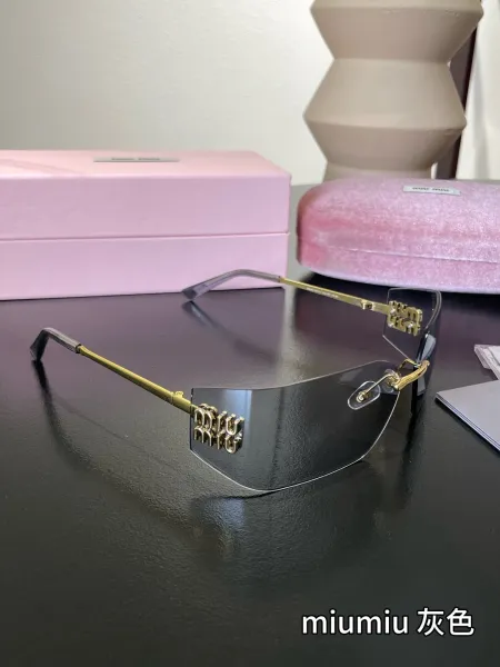 Chanel Black Acetate Cat-Eye Sunglasses with CC Chain Detail - 34