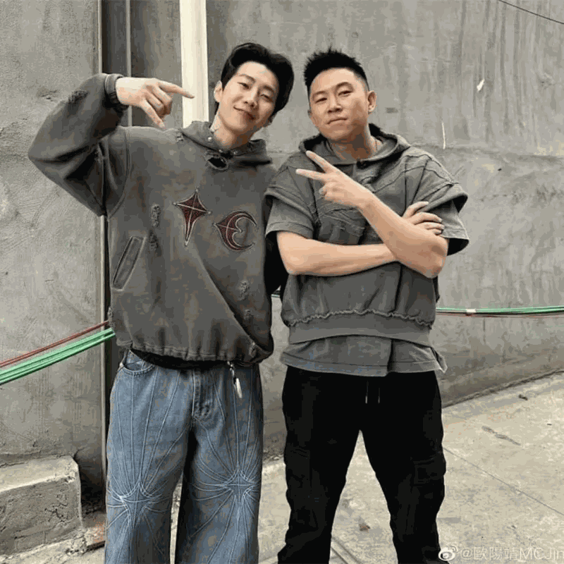 Unbranded Graphic Hoodie [40 s