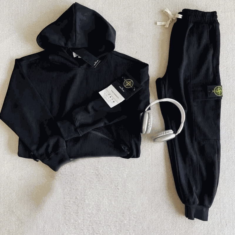 High-Quality Hoodie and Puffer Vest (Please contact WhatsApp: +1 (346) 256-7125 for size recommendations)