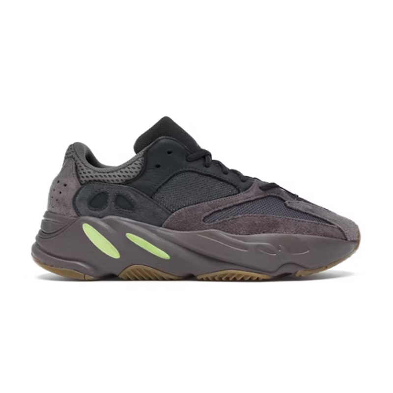 ad Yeezy Boost 700