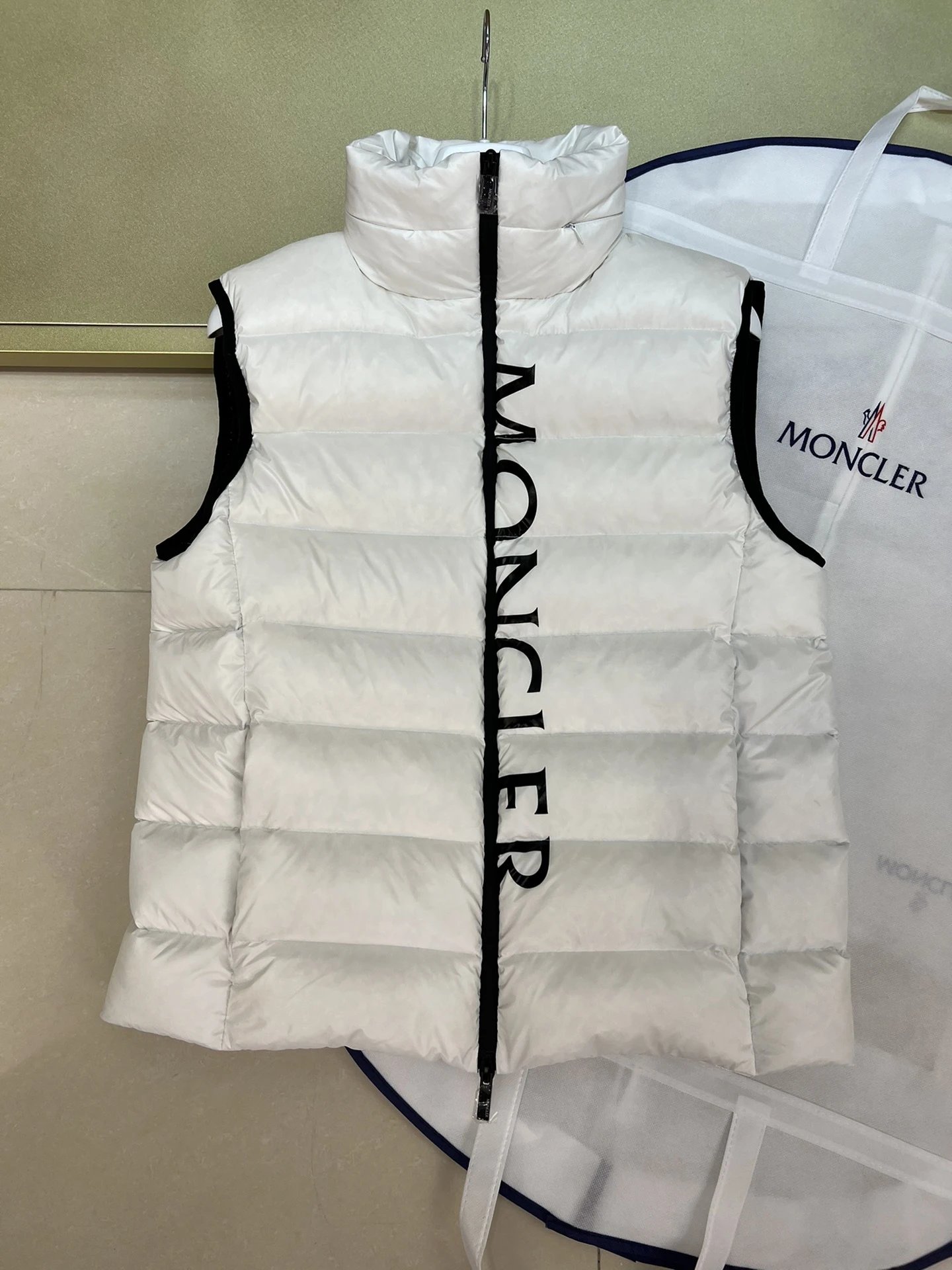 Vest photo 8