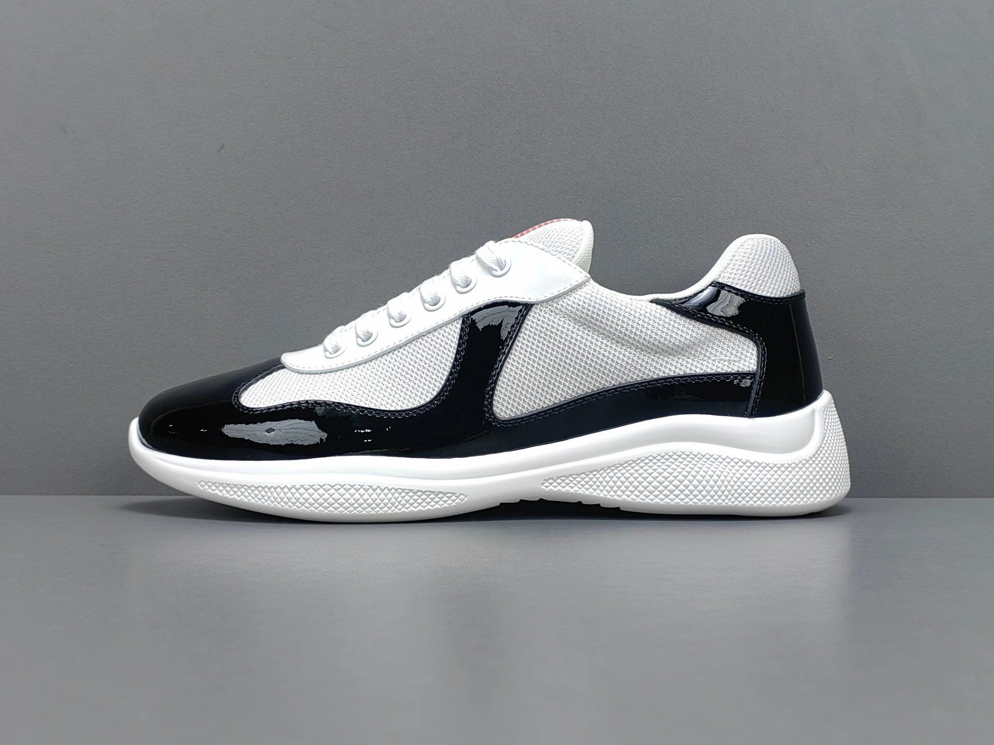 Black/White