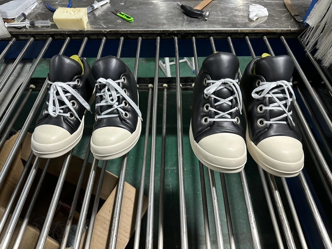 Converse Star Player Mid Off-White Cream Leather Sneakers - 6