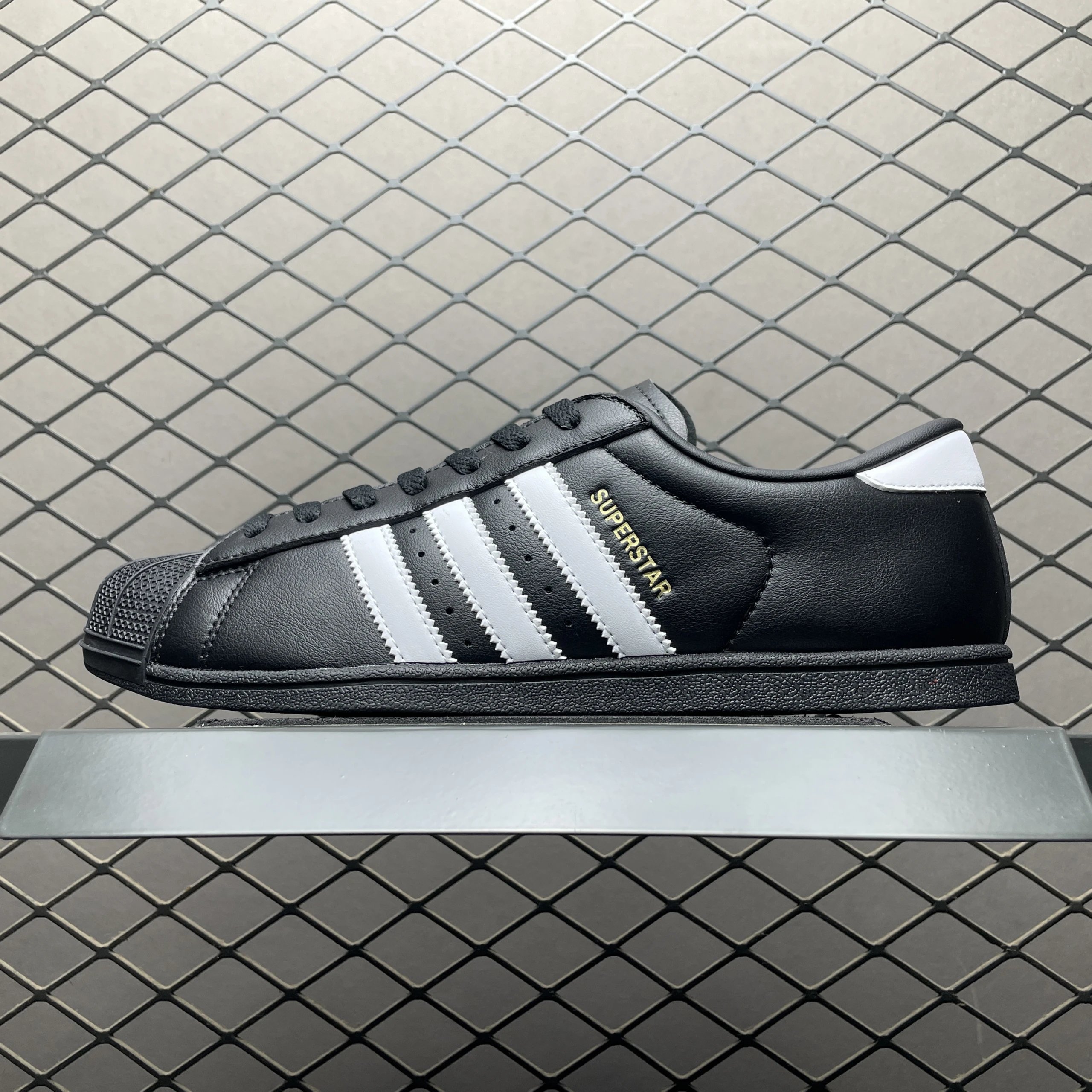 Adidas Superstar photo 4