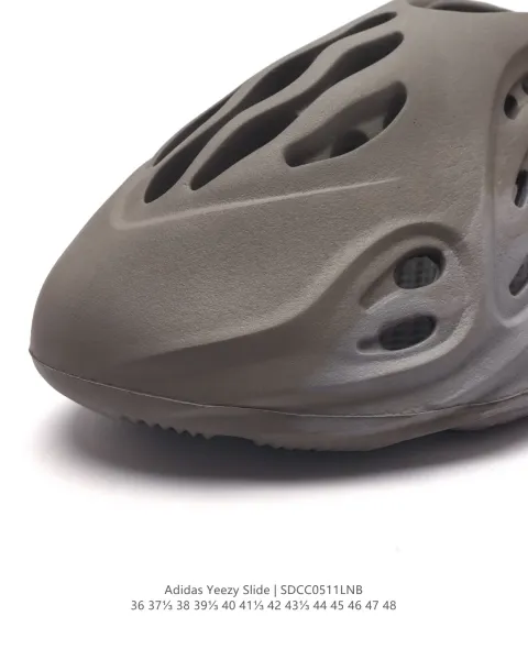 Adidas Yeezy Slide Bone Sneakers - 32