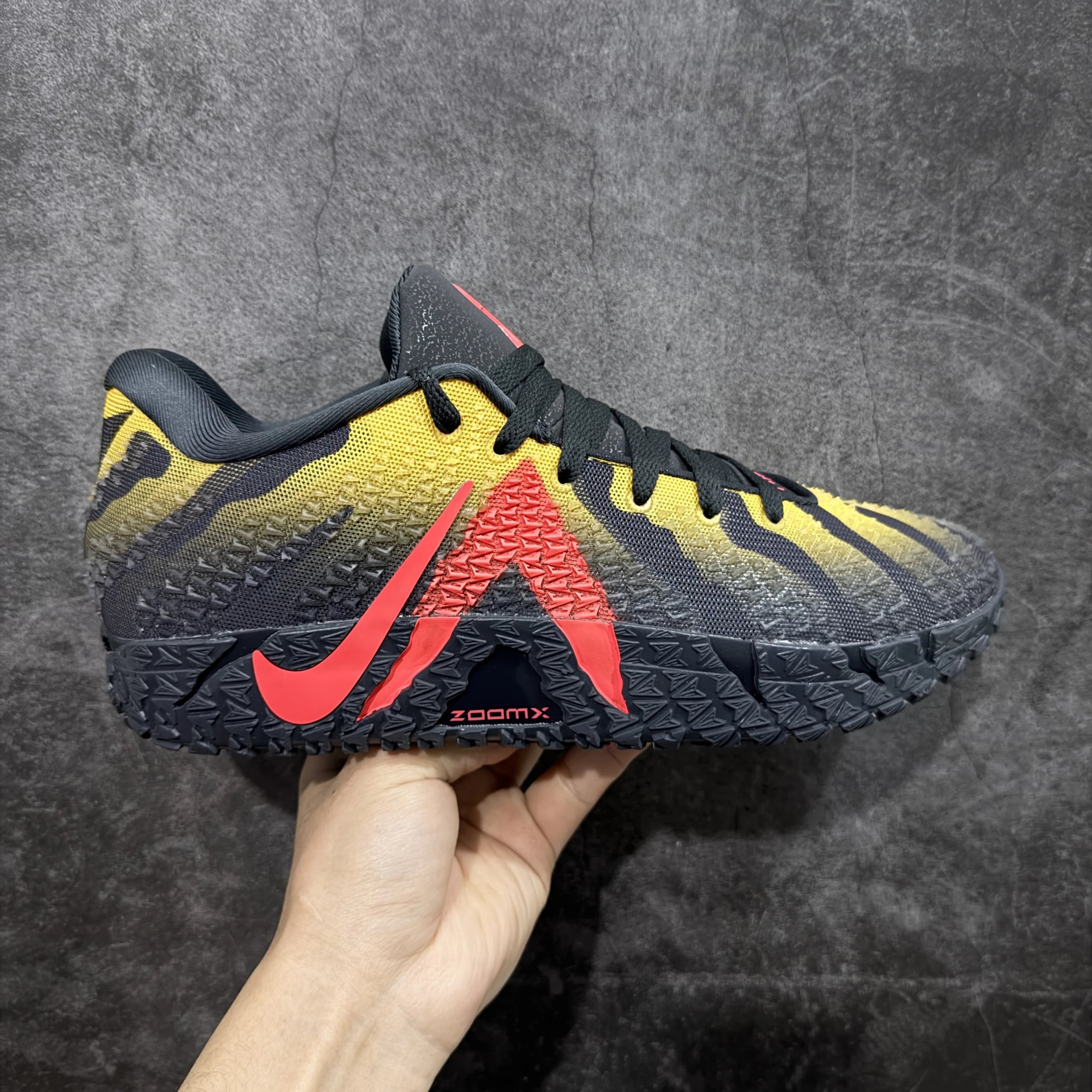 IU7240-001 Black Yellow