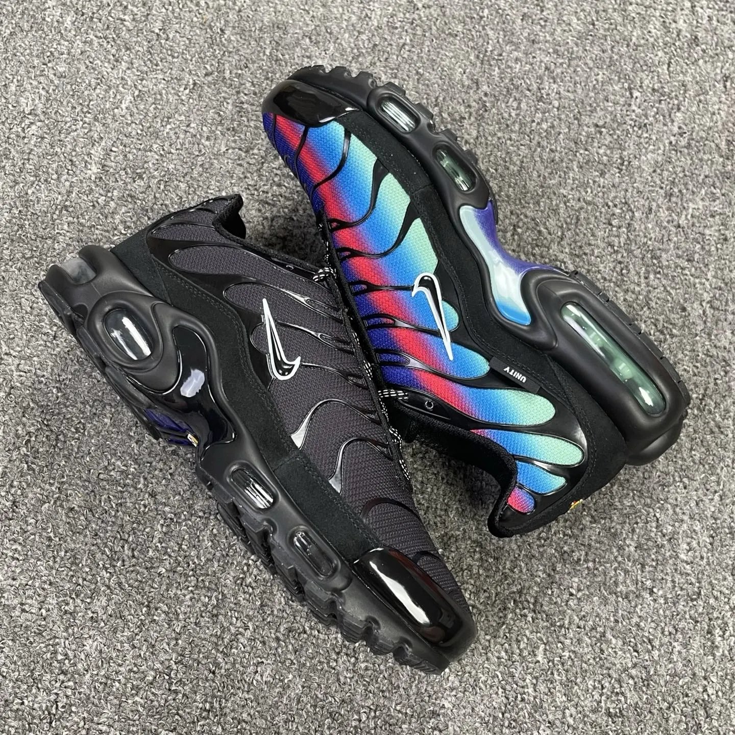 DZ4509-001 Black Silver Gradient Color