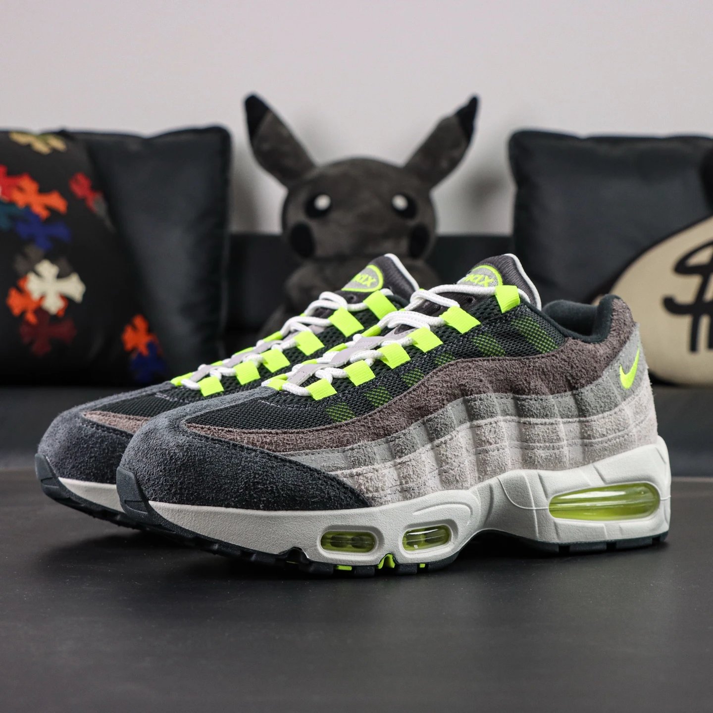 HM4738-001 Black Grey