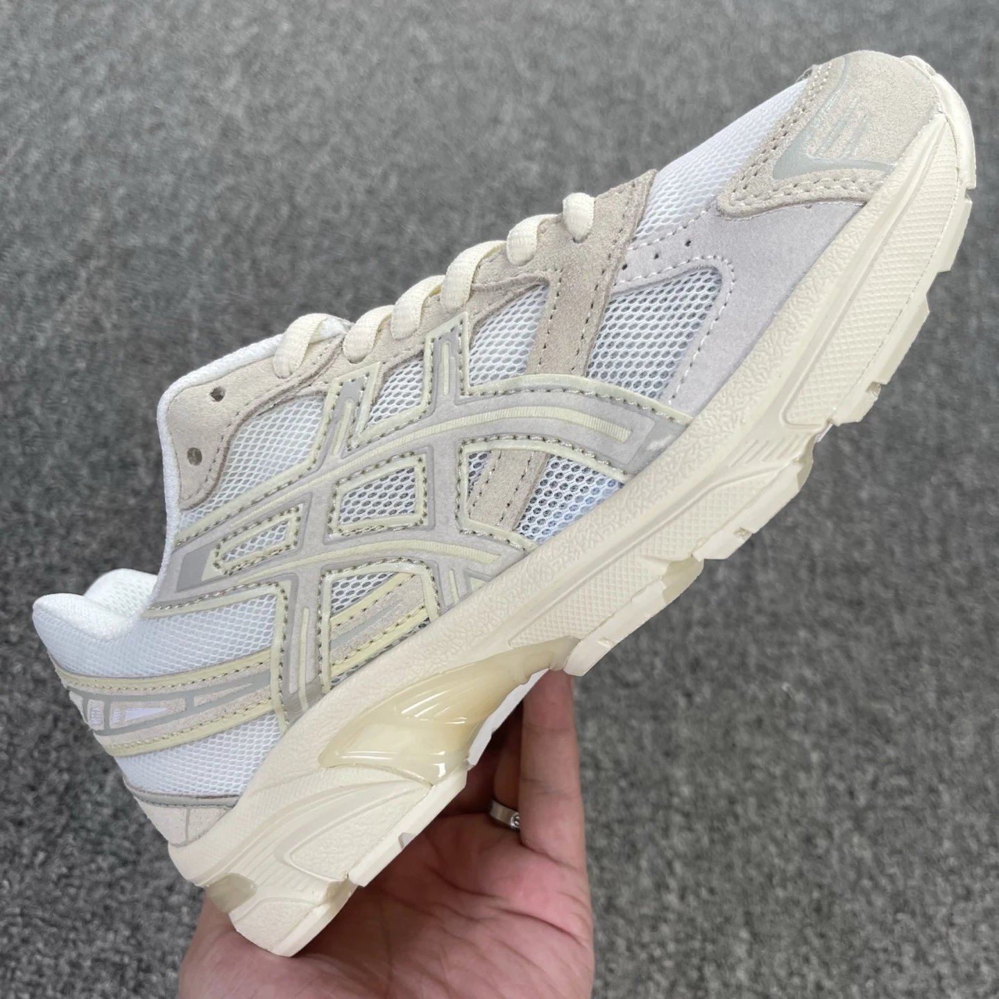 beige
