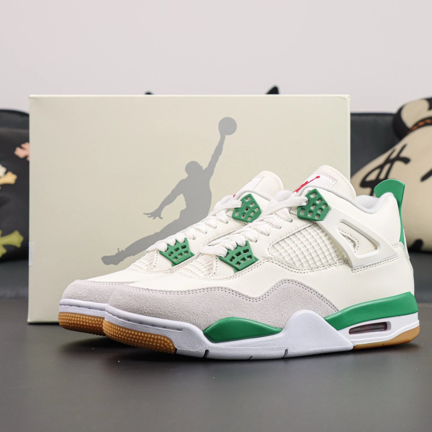 SB White Green