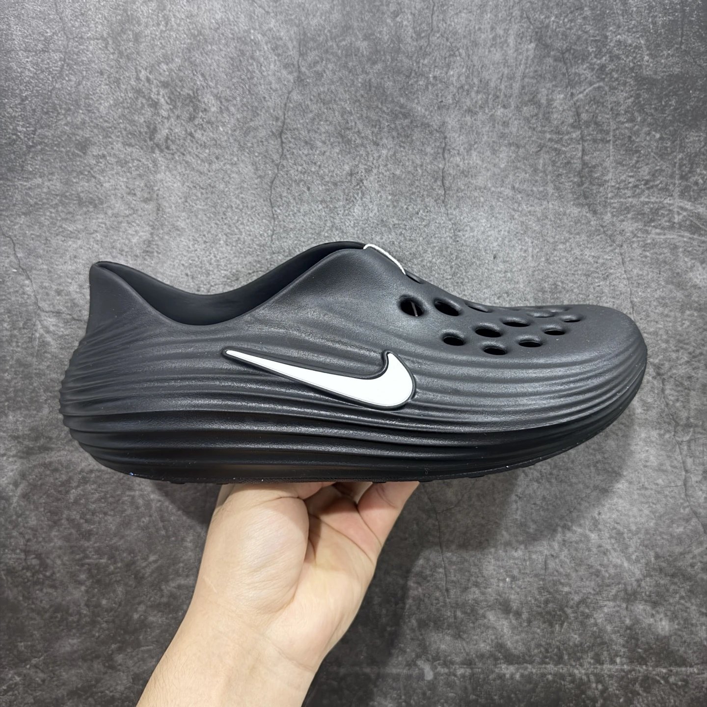 【 HV5060-001 】 Black Silver